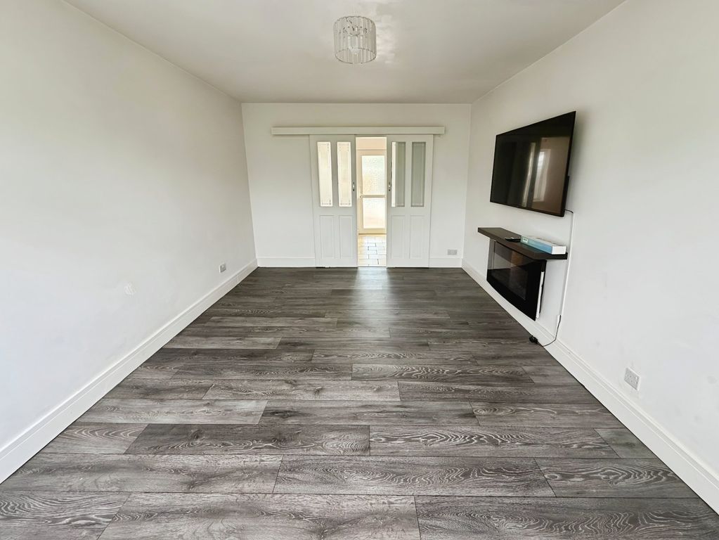 Property photo 3 of 19 Living Room