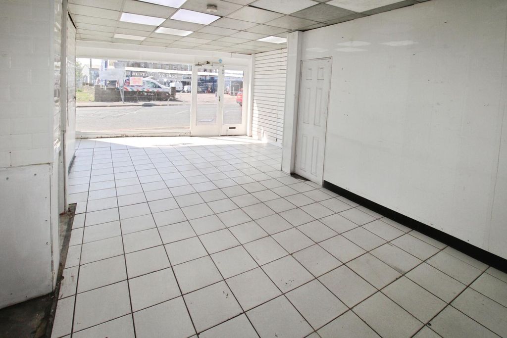 Property photo 1 of 17 Front Room