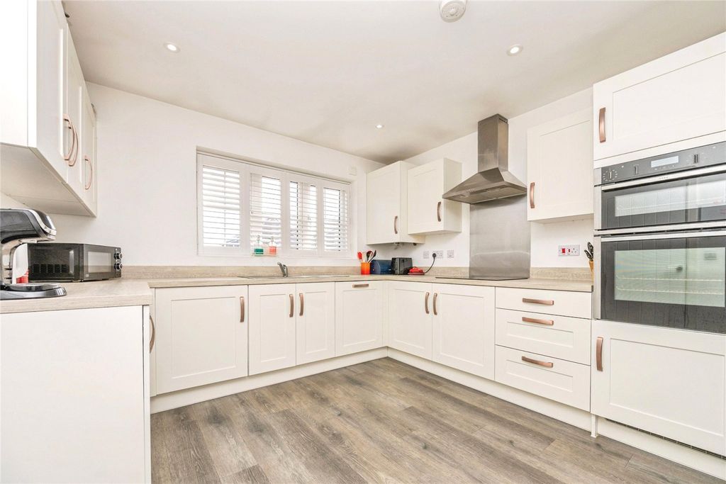 Property photo 2 of 15 Kitchen