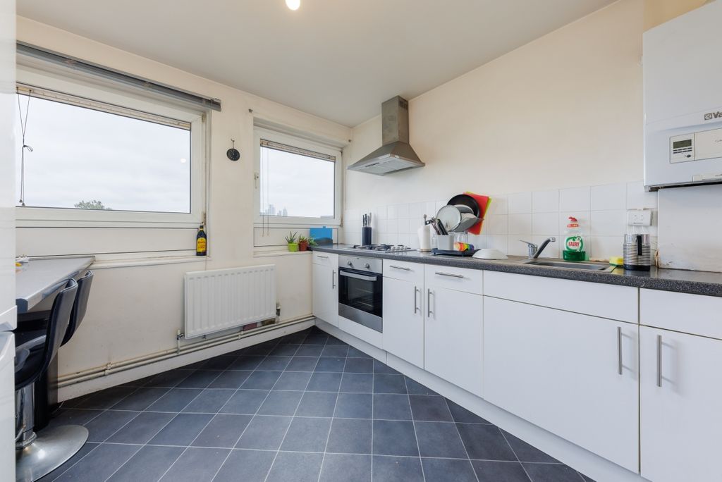 Property photo 2 of 8 Stangate F36 (06 ...