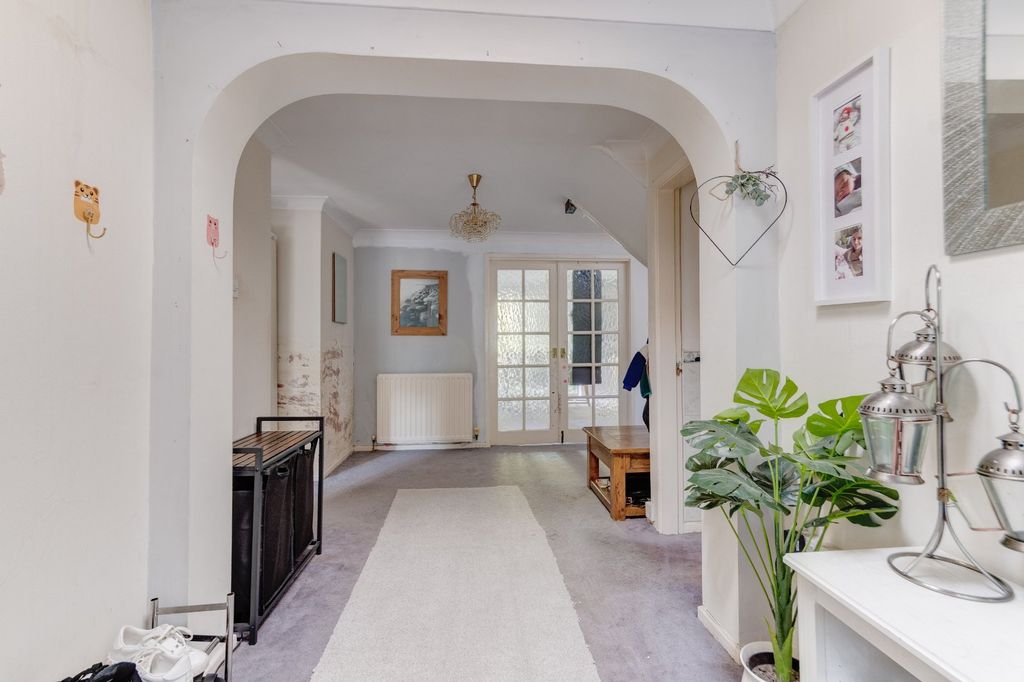 Property photo 2 of 17 Picture No. 11