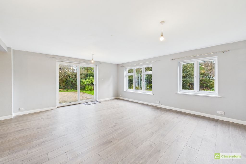 Property photo 2 of 15 Cam02528G0-Pr0423-Still017