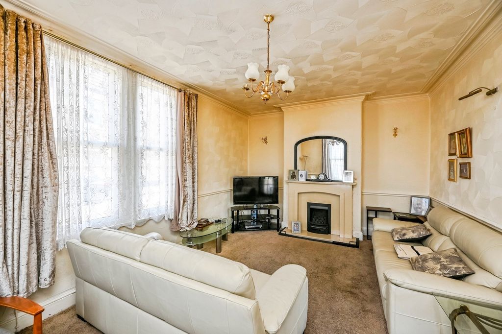 Property photo 3 of 15 Photo