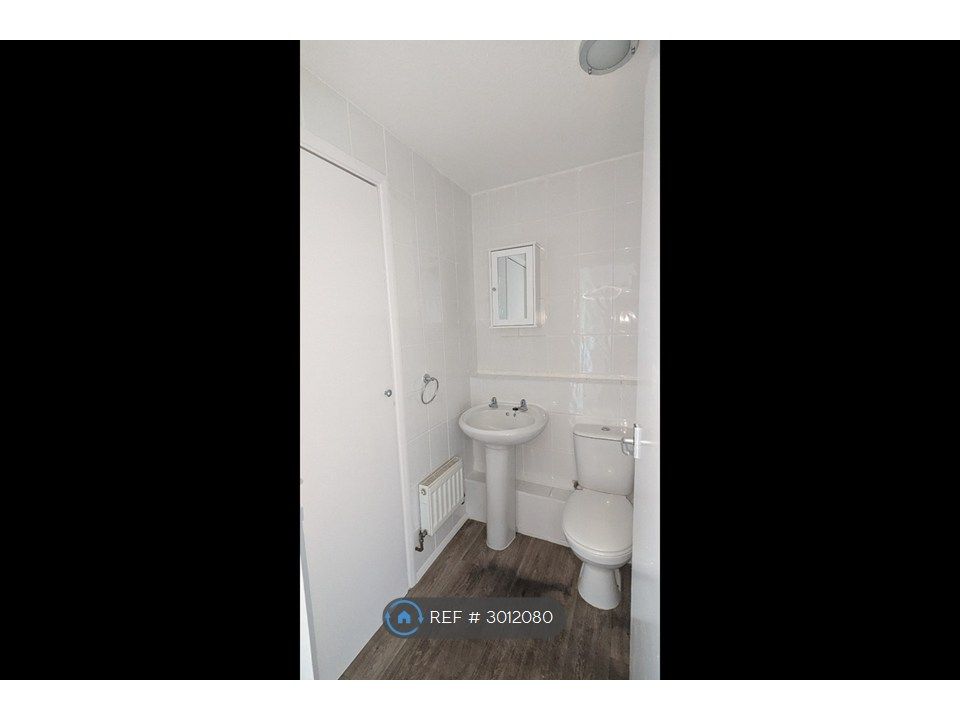 Property photo 3 of 6 Bathroom