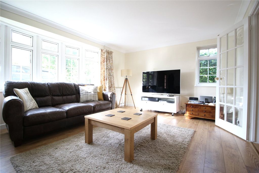 Property photo 2 of 15 Picture No. 32