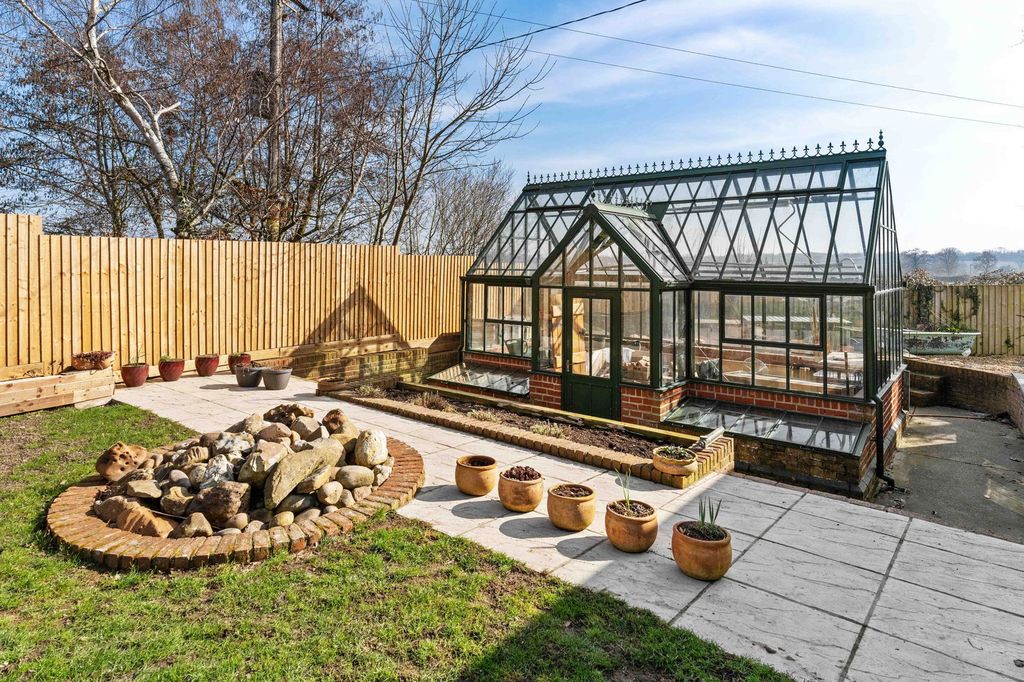 Property photo 3 of 49