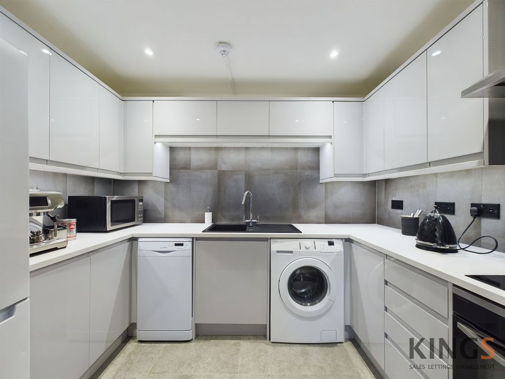 Property photo 2 of 8 Kitchen