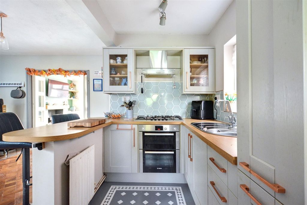 Property photo 3 of 21 Kitchen Area
