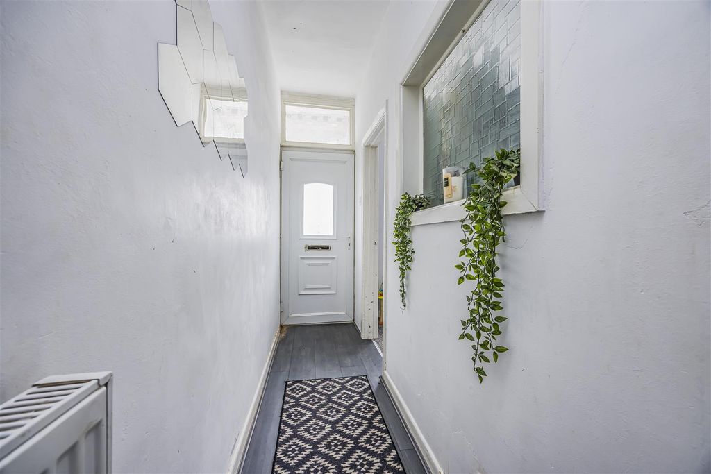 Property photo 2 of 17 92 Newcomen Road, Portsmouth-Porticomarketing-Sold