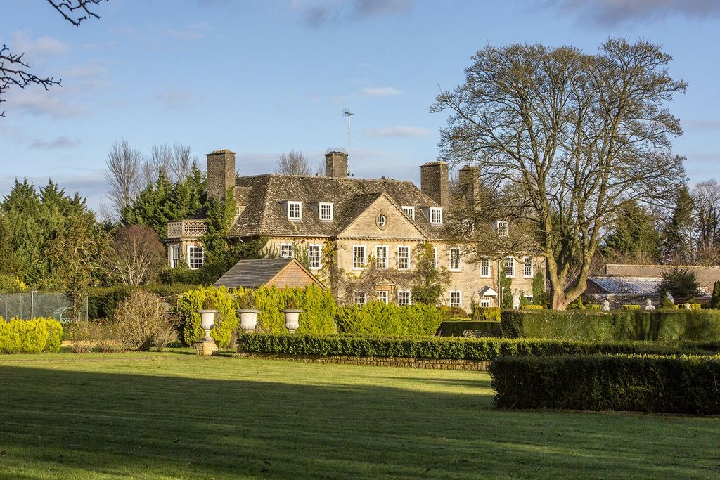 Property photo 1 of 18 Burdocks