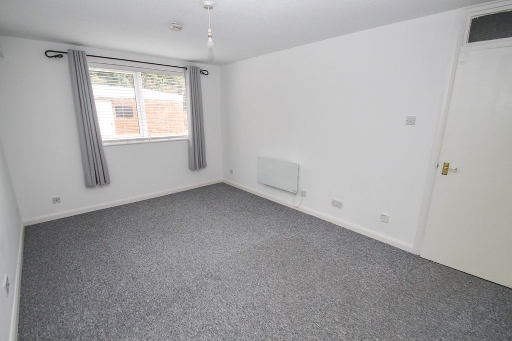 Property photo 2 of 8 5549871