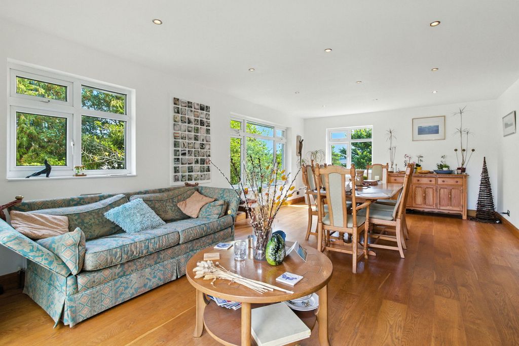 Property photo 2 of 30