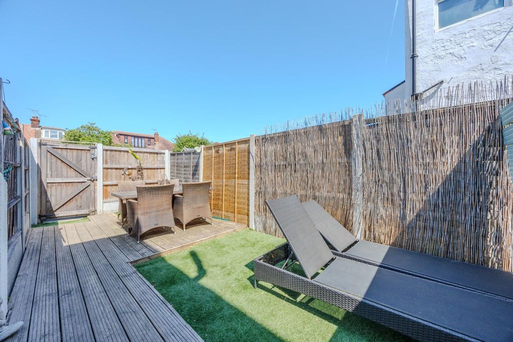 Property photo 3 of 16 Garden