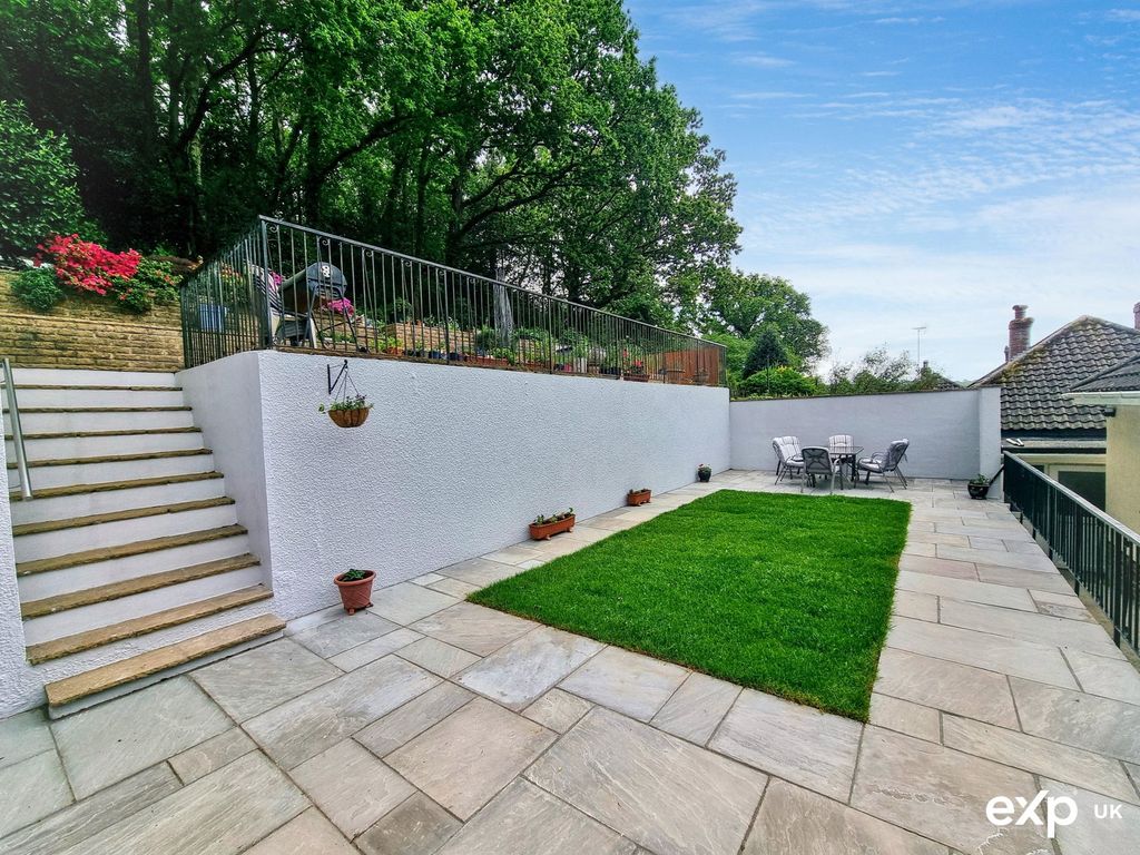 Property photo 3 of 36