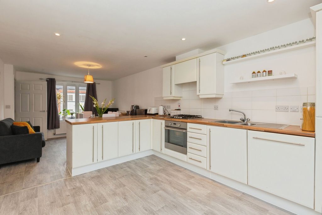 Property photo 3 of 17 Photo