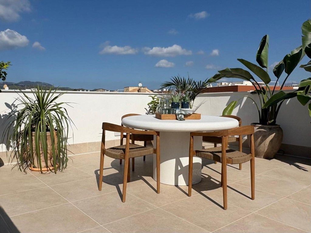 Property photo 2 of 12 Roof Terrace (2)