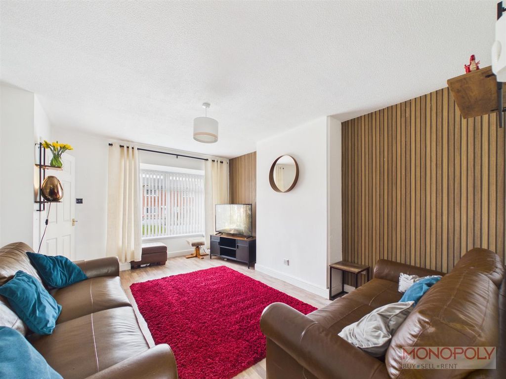 Property photo 2 of 10 Lounge