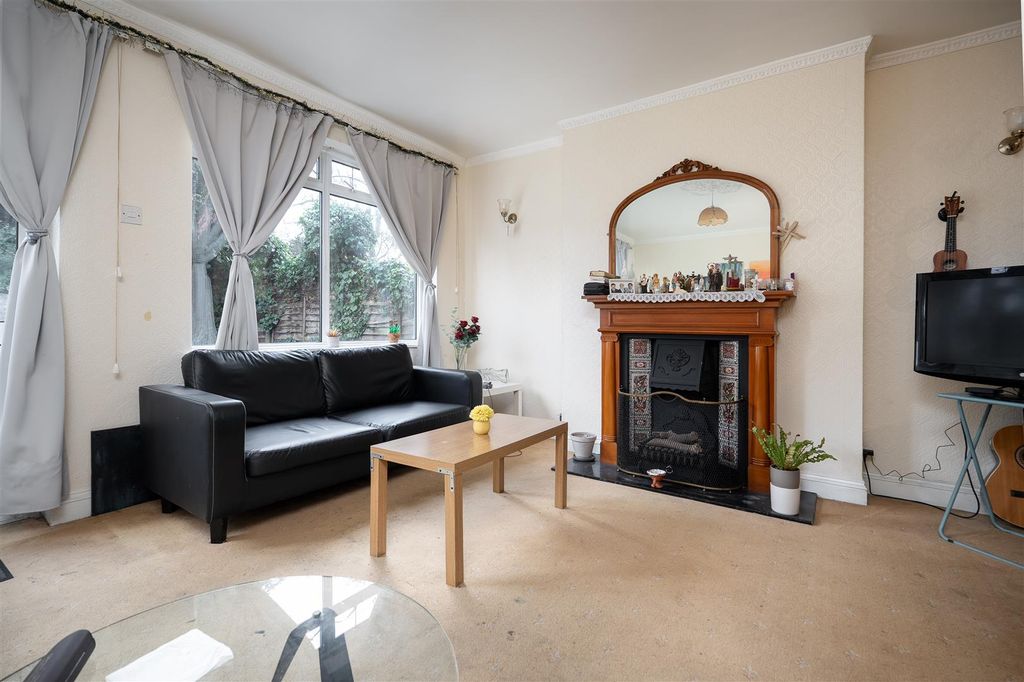 Property photo 2 of 16 Living/Dining Room