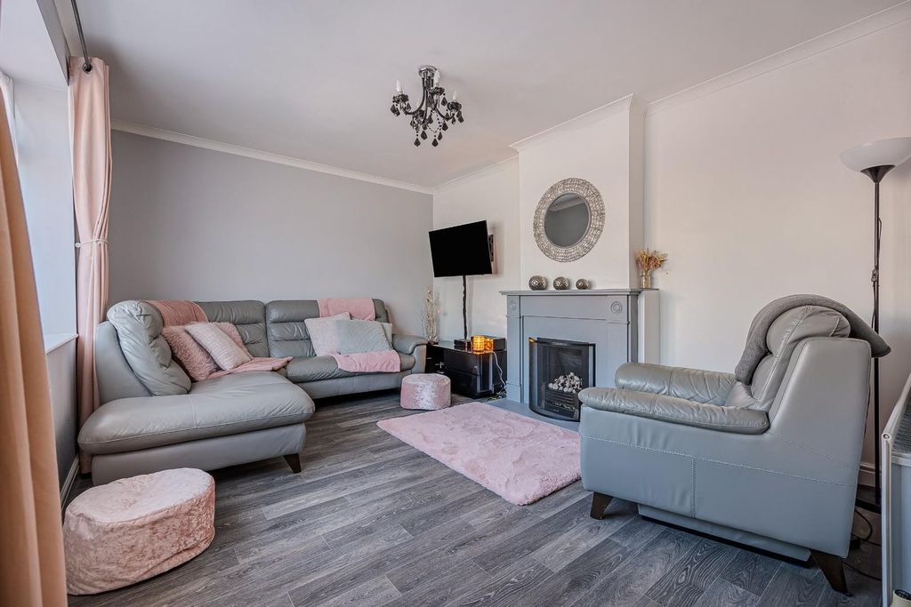 Property photo 3 of 21