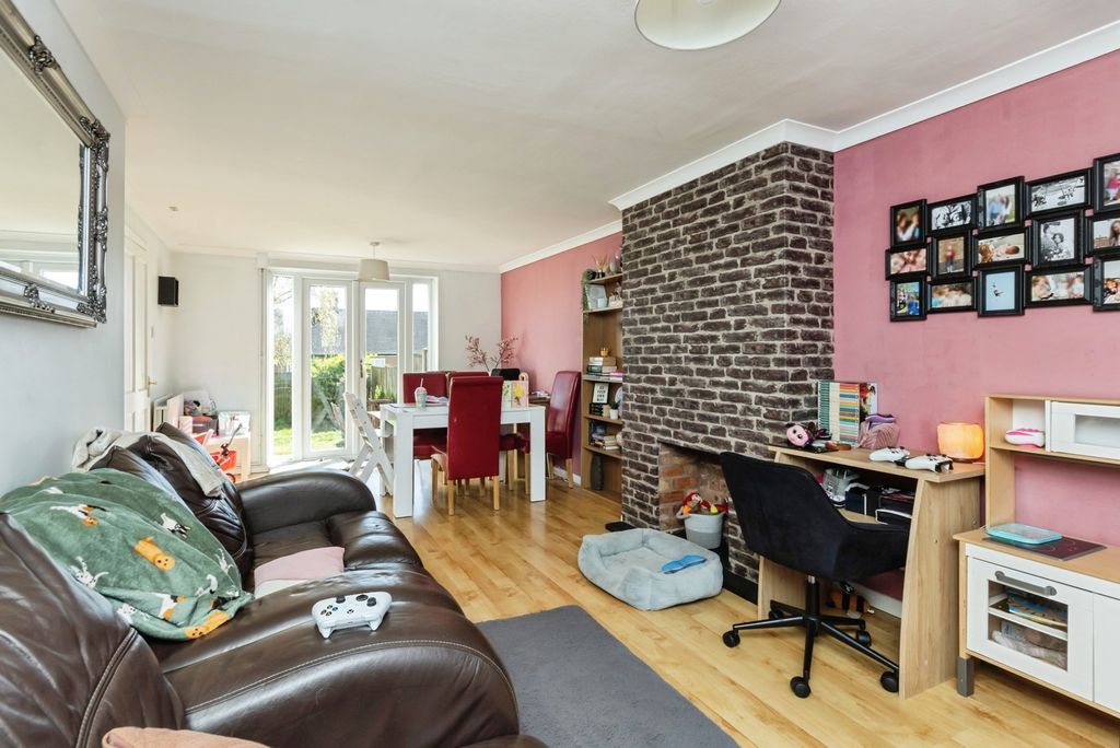 Property photo 2 of 17 Photo