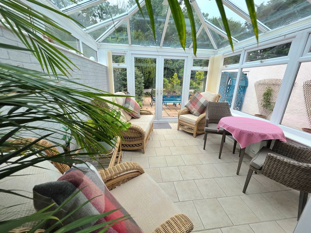Property photo 2 of 20 Conservatory