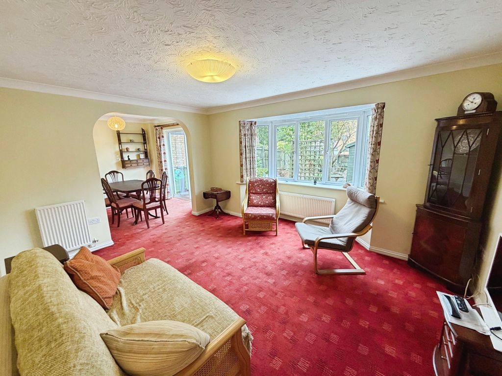 Property photo 3 of 21 Lounge
