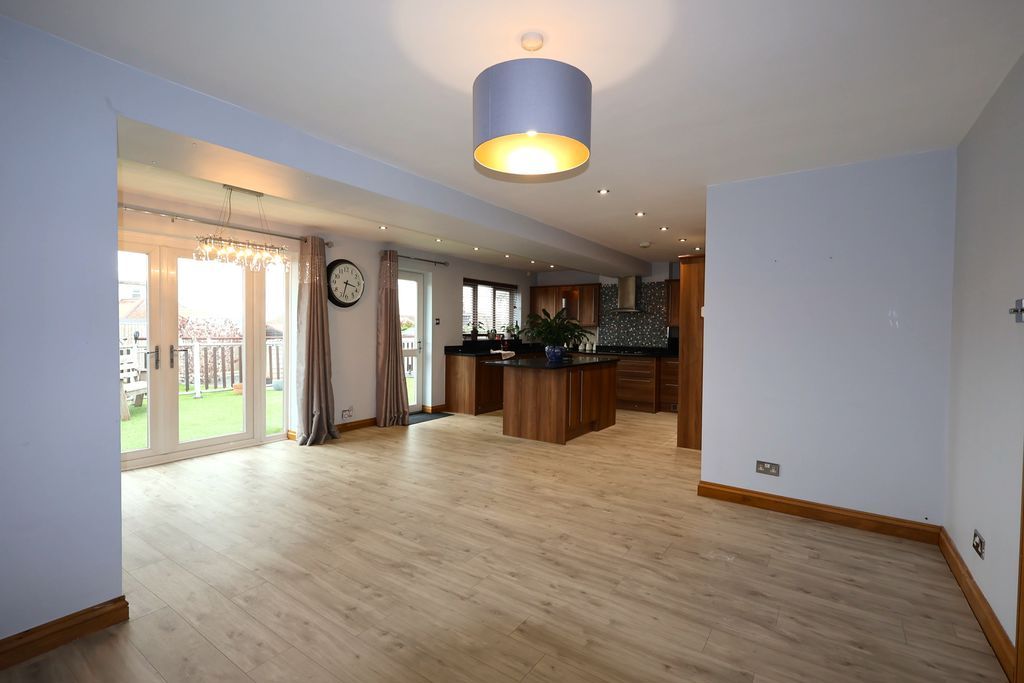 Property photo 3 of 47 Photo 9