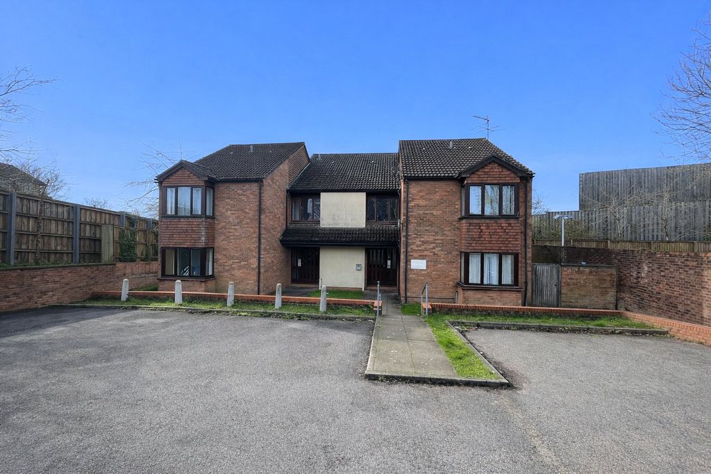 Property photo 1 of 6 Front Aspect