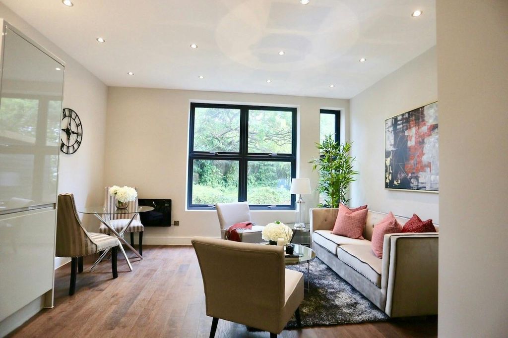 Property photo 2 of 12 Brants Bridge Living .Jpg