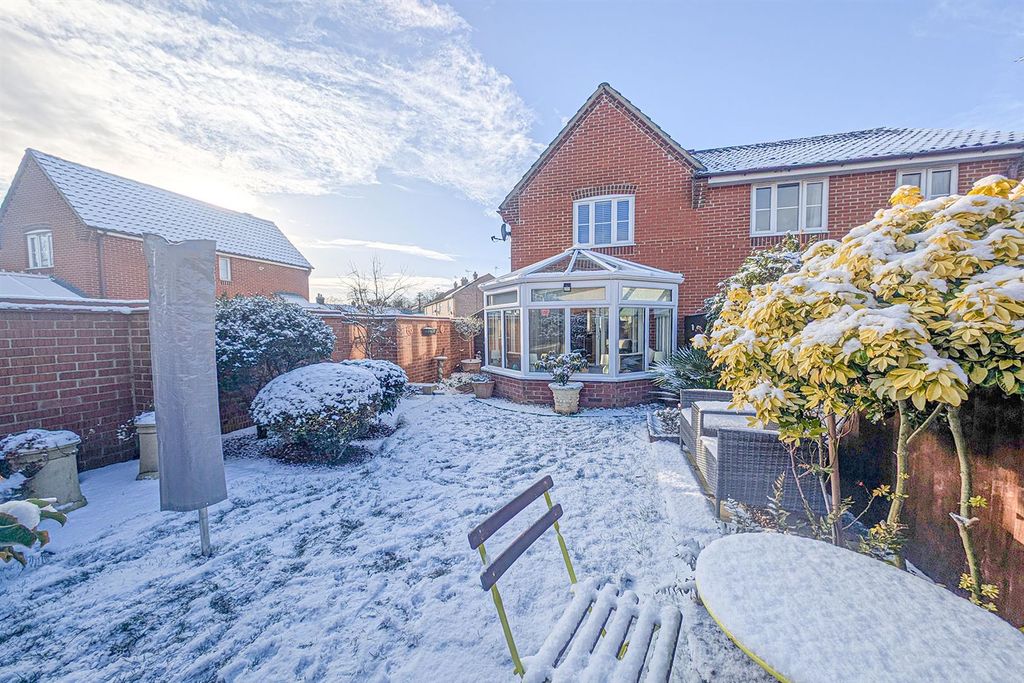 Property photo 2 of 13 Pxl_20260105_125216904.Raw-01 Gdn.Jpg