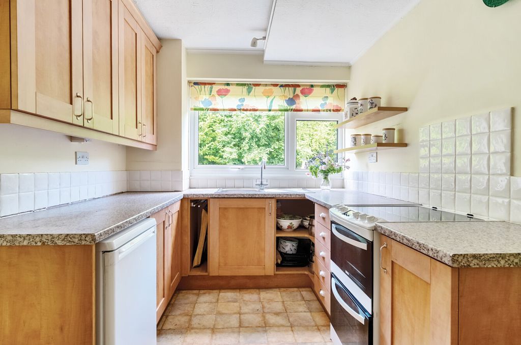 Property photo 2 of 13 1332227-12-688ce7...
