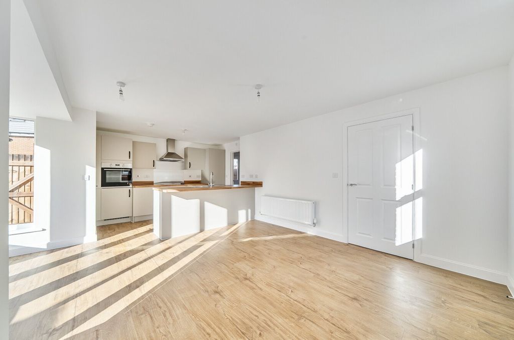 Property photo 3 of 21 Picture 3