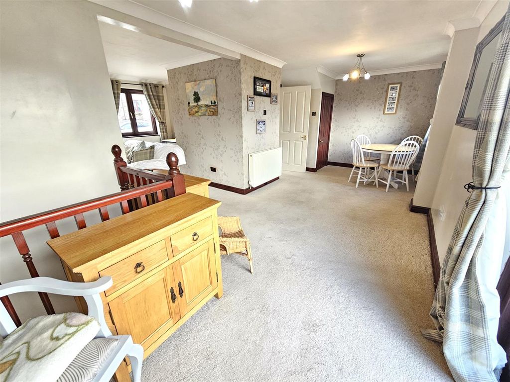 Property photo 3 of 24 Dining Or Family Room.Jpg