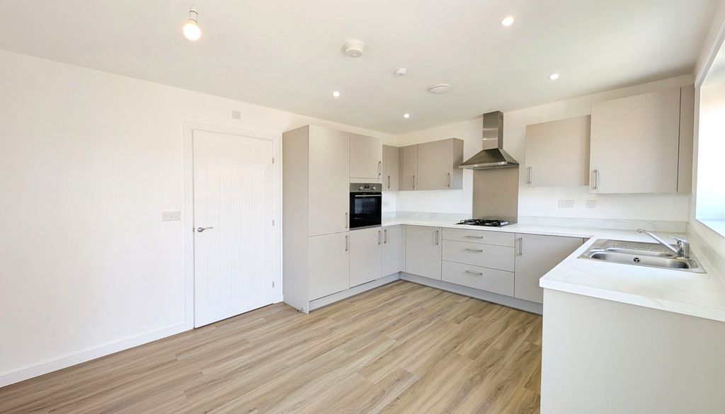 Property photo 3 of 16 5480444