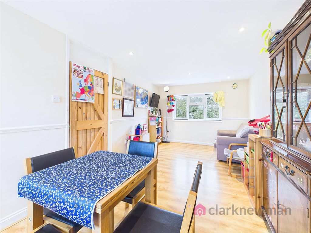 Property photo 3 of 12 Lounge/Diner