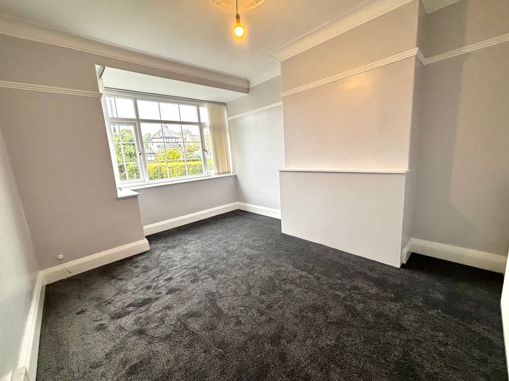 Property photo 3 of 24 Lounge