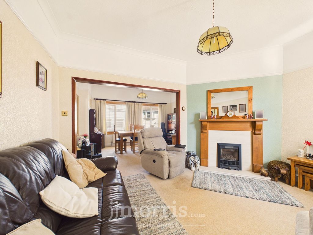 Property photo 2 of 25