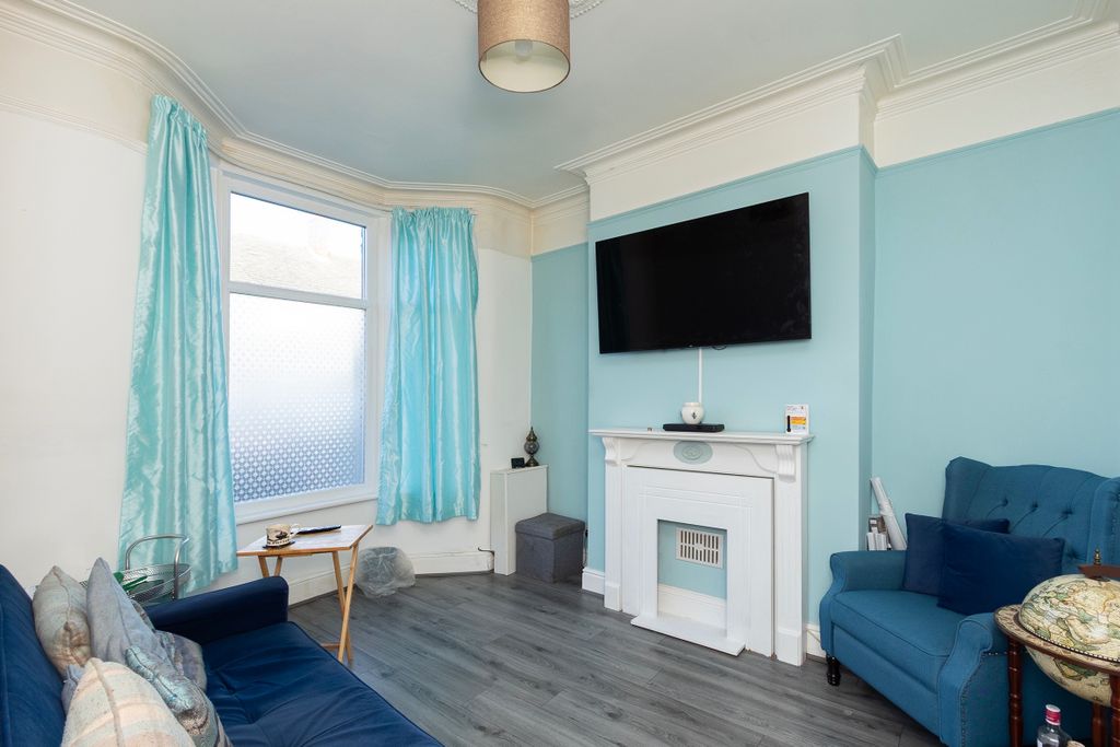 Property photo 2 of 7