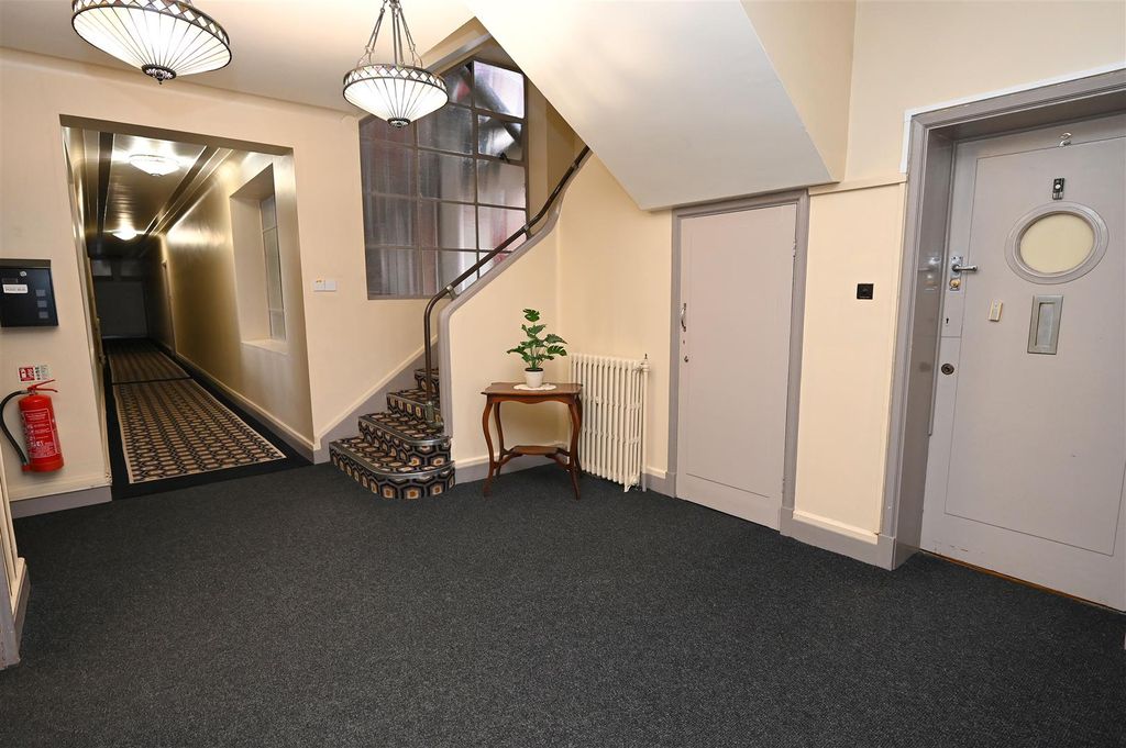 Property photo 2 of 24 Hallway.Jpg