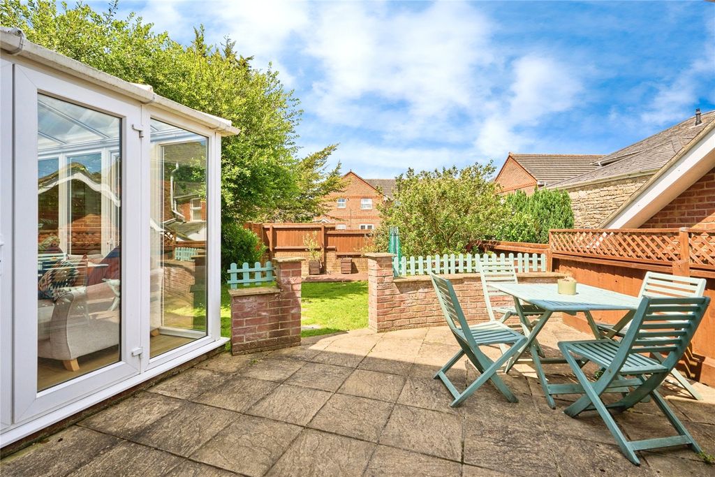 Property photo 2 of 17 Picture No. 32