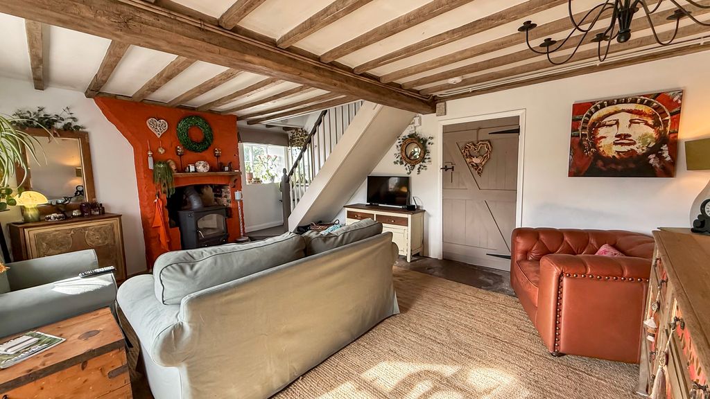 Property photo 3 of 16 Lounge