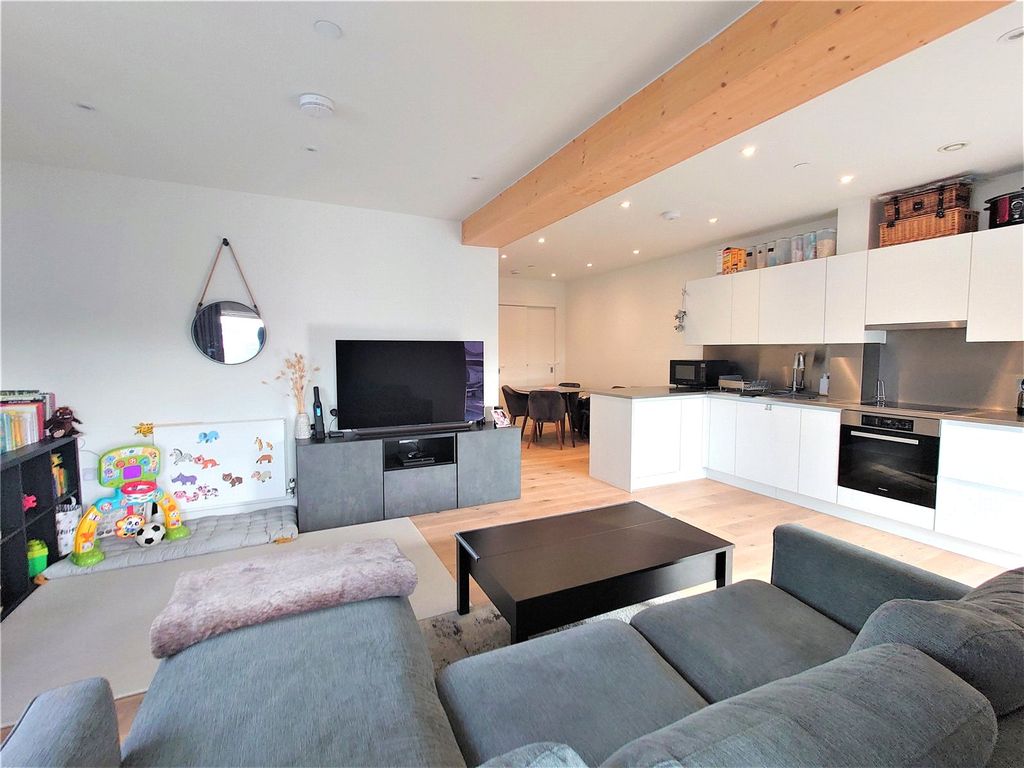 Property photo 3 of 20 Lounge &amp; Kitchen