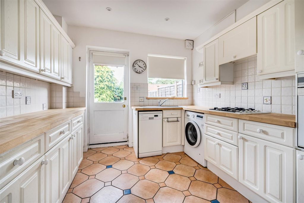 Property photo 3 of 12 Kitchen