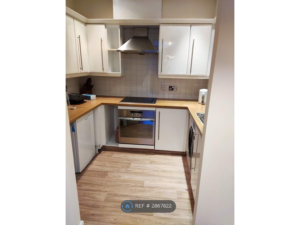 Property photo 3 of 8 Kitchen