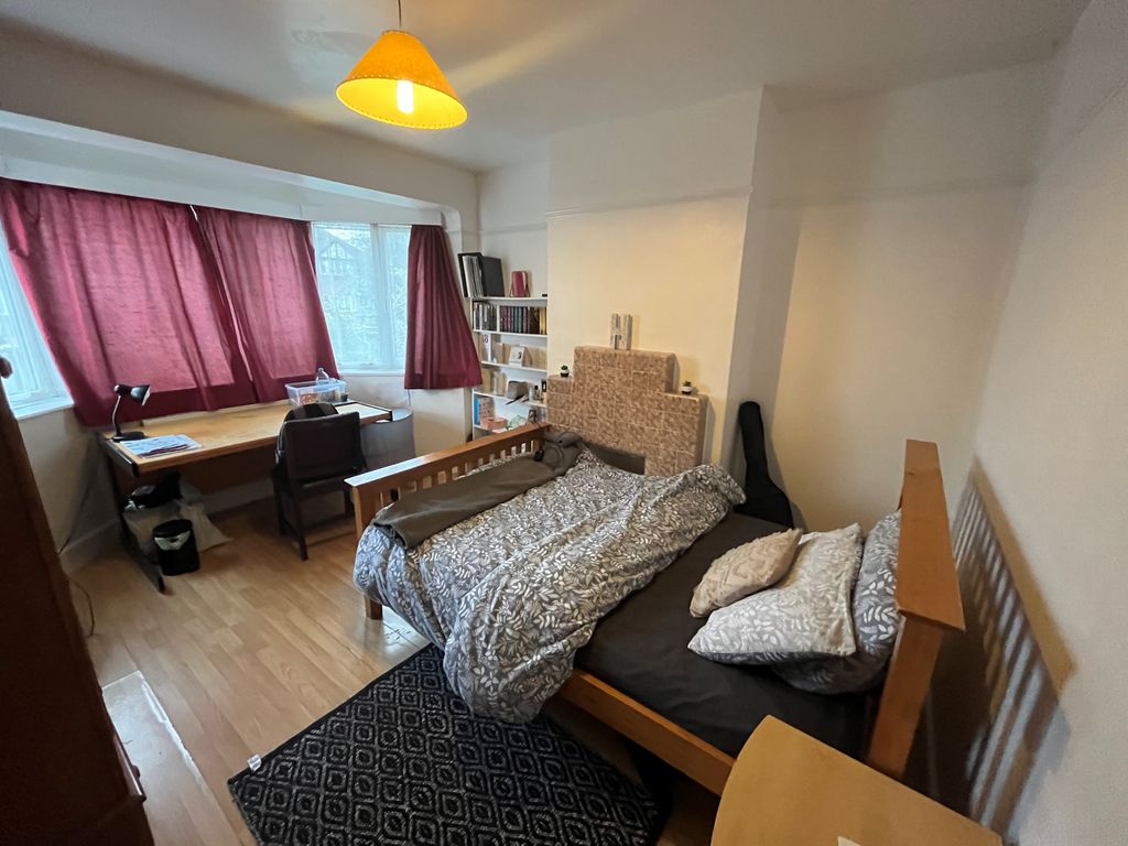 Property photo 2 of 13 Bedroom 1