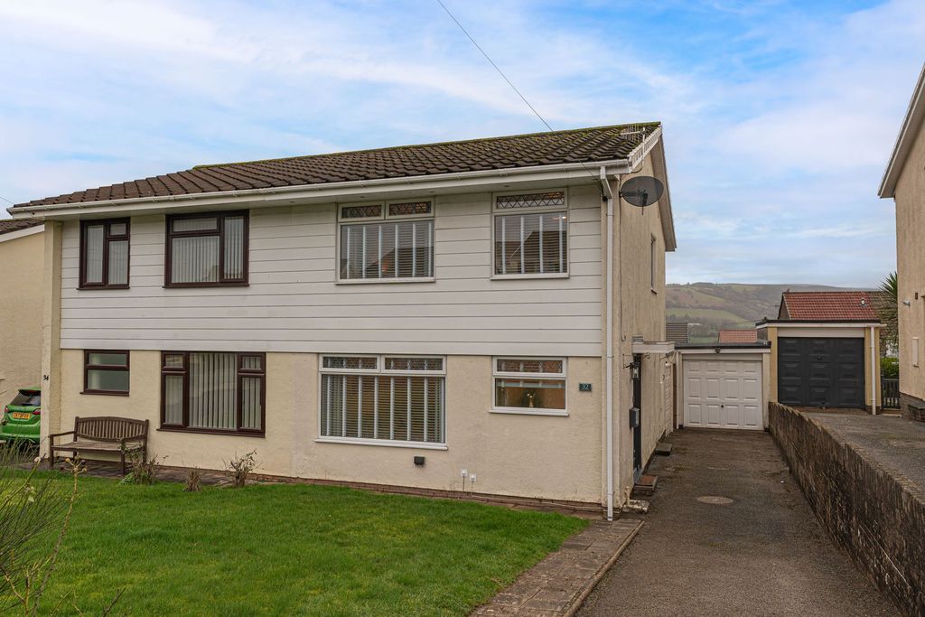 Property photo 1 of 28