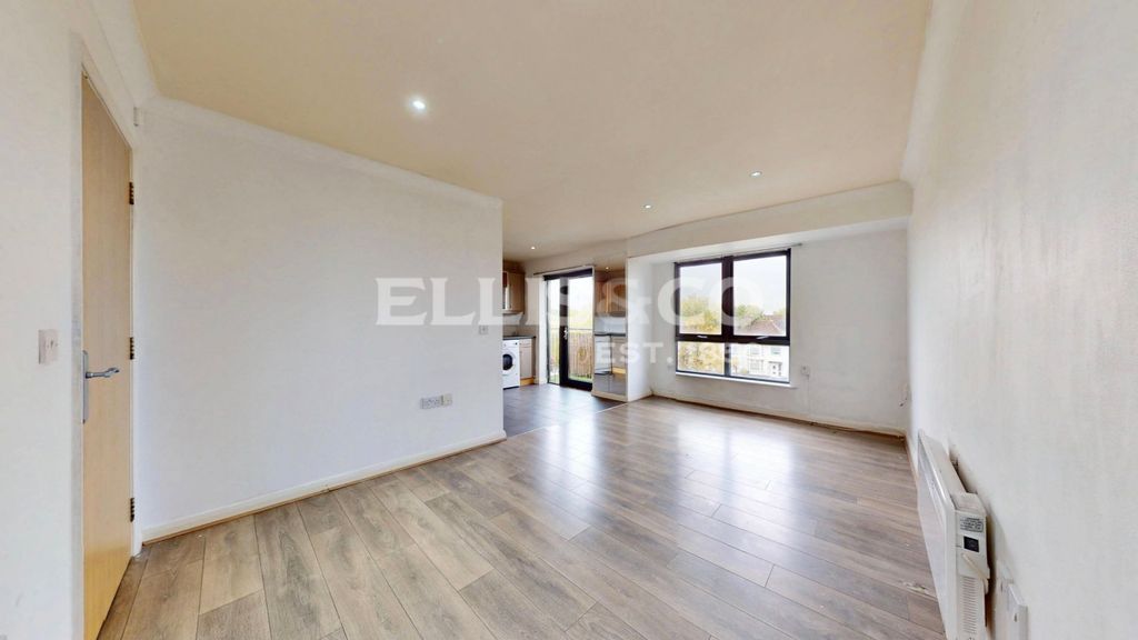 Property photo 3 of 16 Picture No. 18
