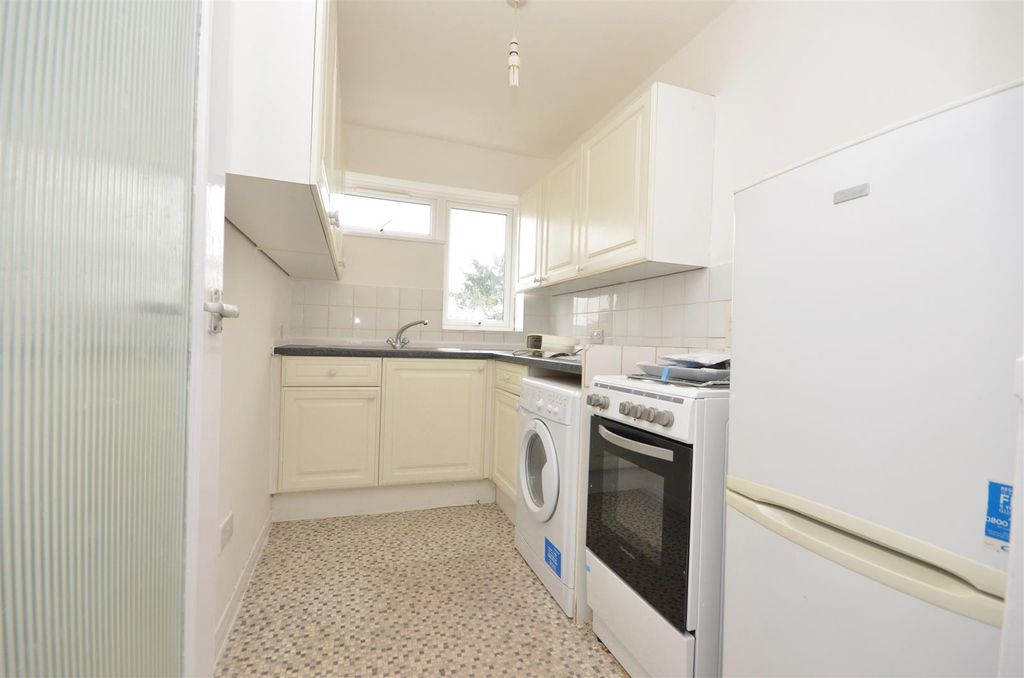 Property photo 2 of 5 Kitchen