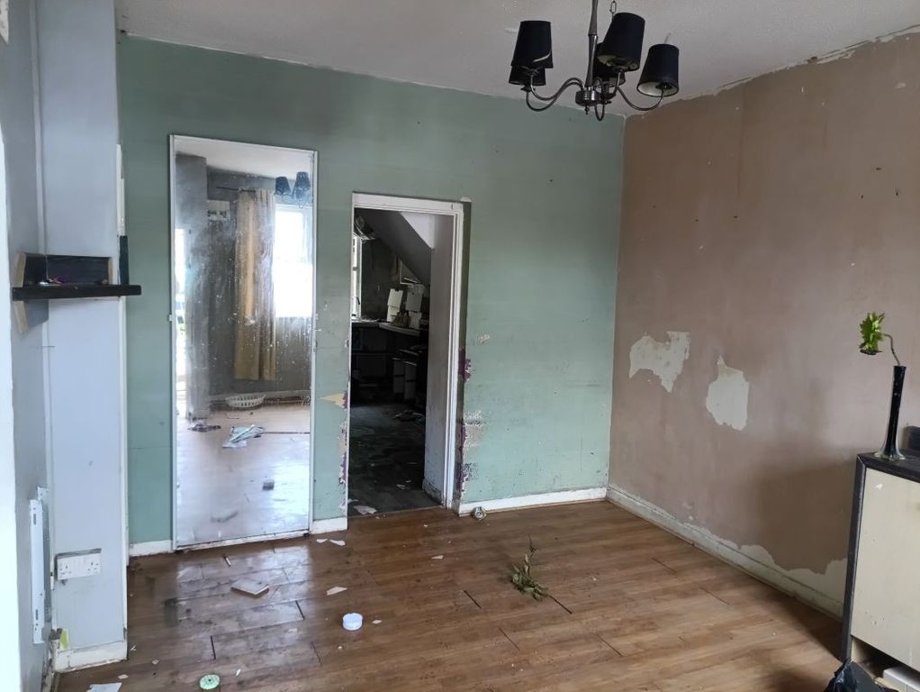 Property photo 2 of 23