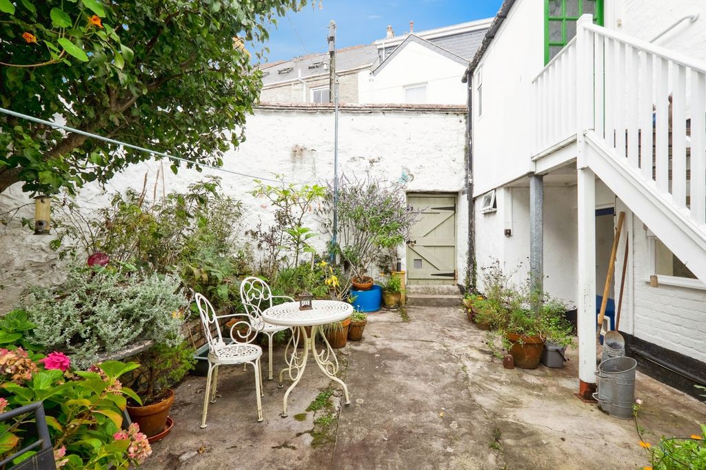Additional image 15 of 2 bed flat for salePenrose Terrace, Penzance, Cornwall TR18